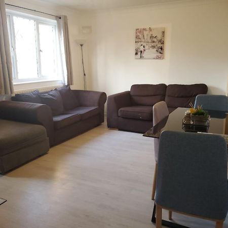 2 Bedroom Flat Near Heathrow Airport Yiewsley Екстер'єр фото