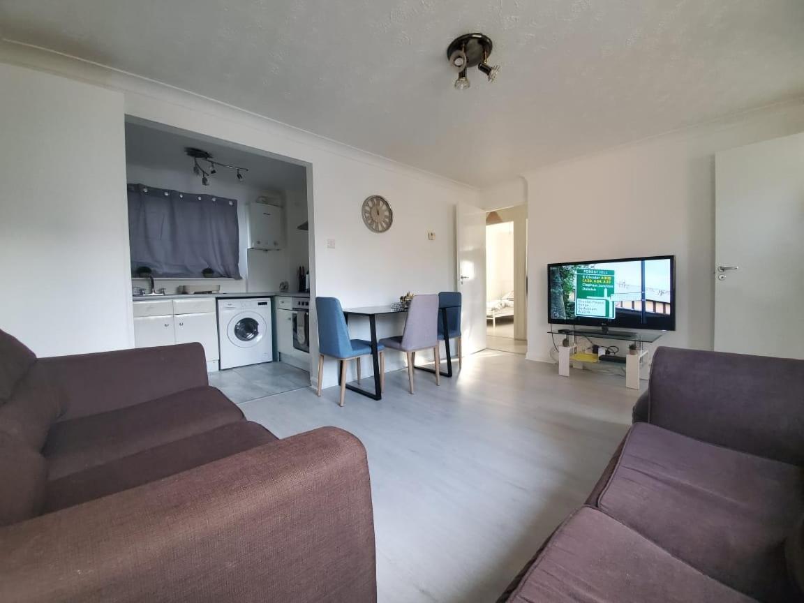 2 Bedroom Flat Near Heathrow Airport Yiewsley Екстер'єр фото