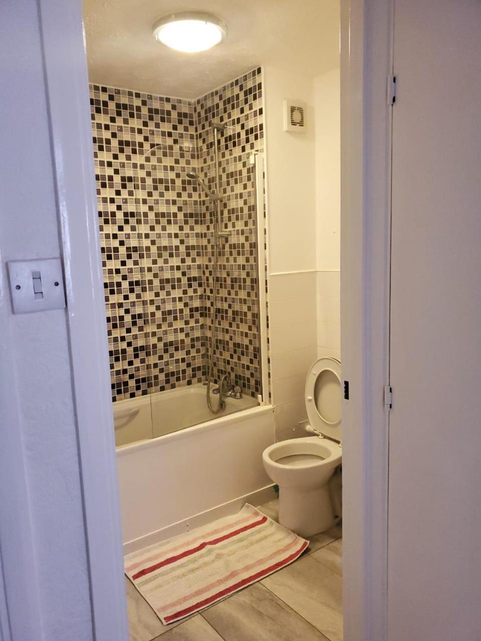 2 Bedroom Flat Near Heathrow Airport Yiewsley Екстер'єр фото