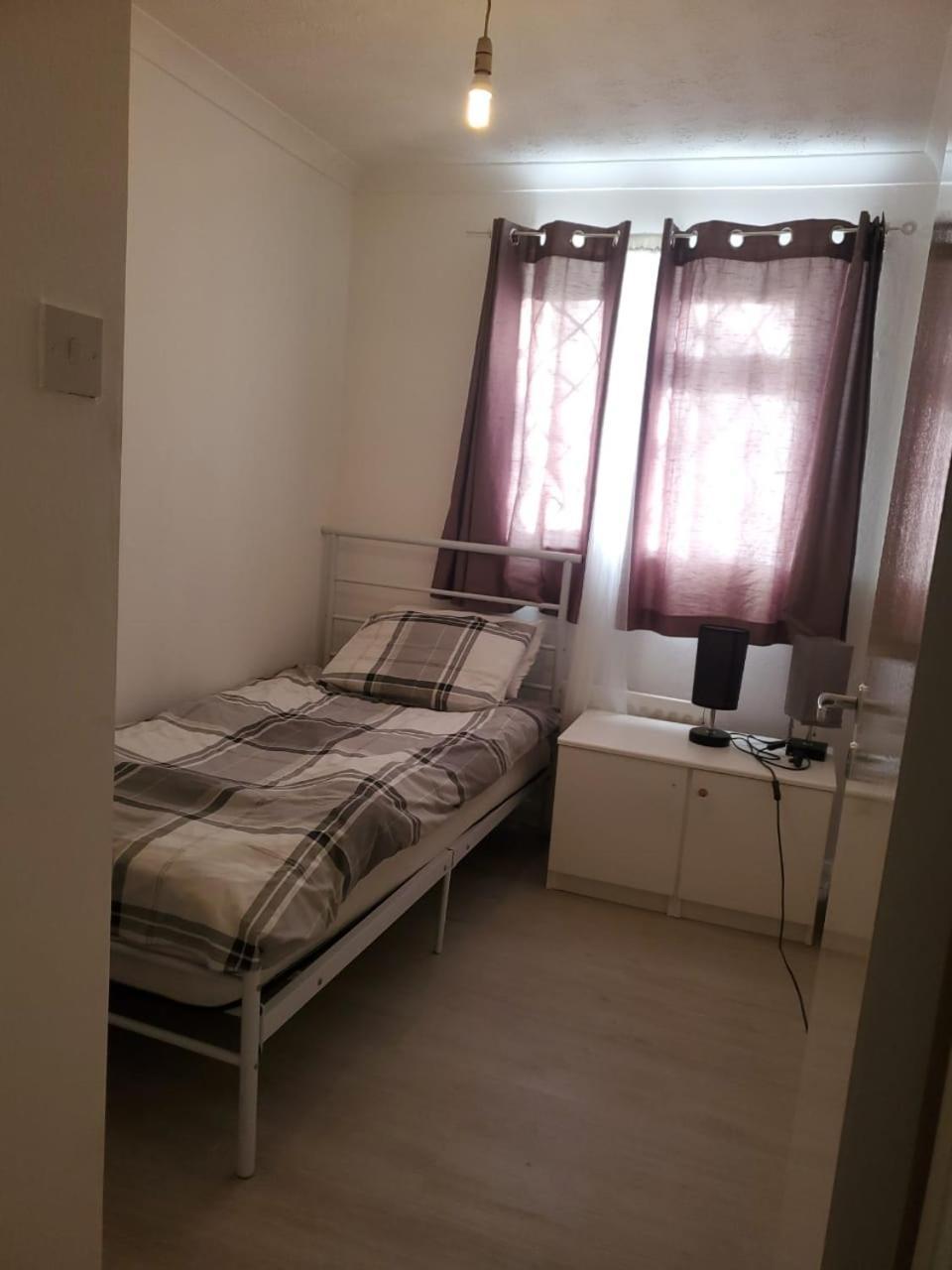 2 Bedroom Flat Near Heathrow Airport Yiewsley Екстер'єр фото