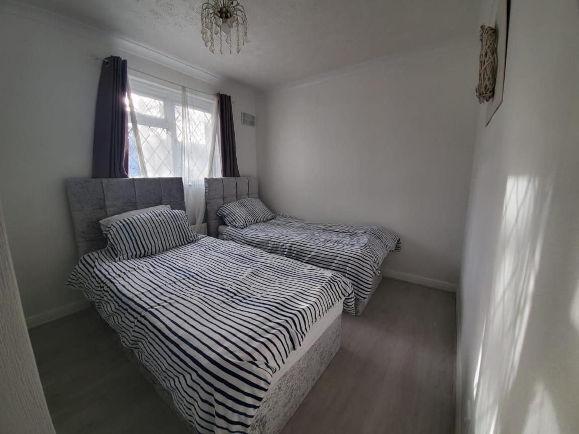 2 Bedroom Flat Near Heathrow Airport Yiewsley Екстер'єр фото